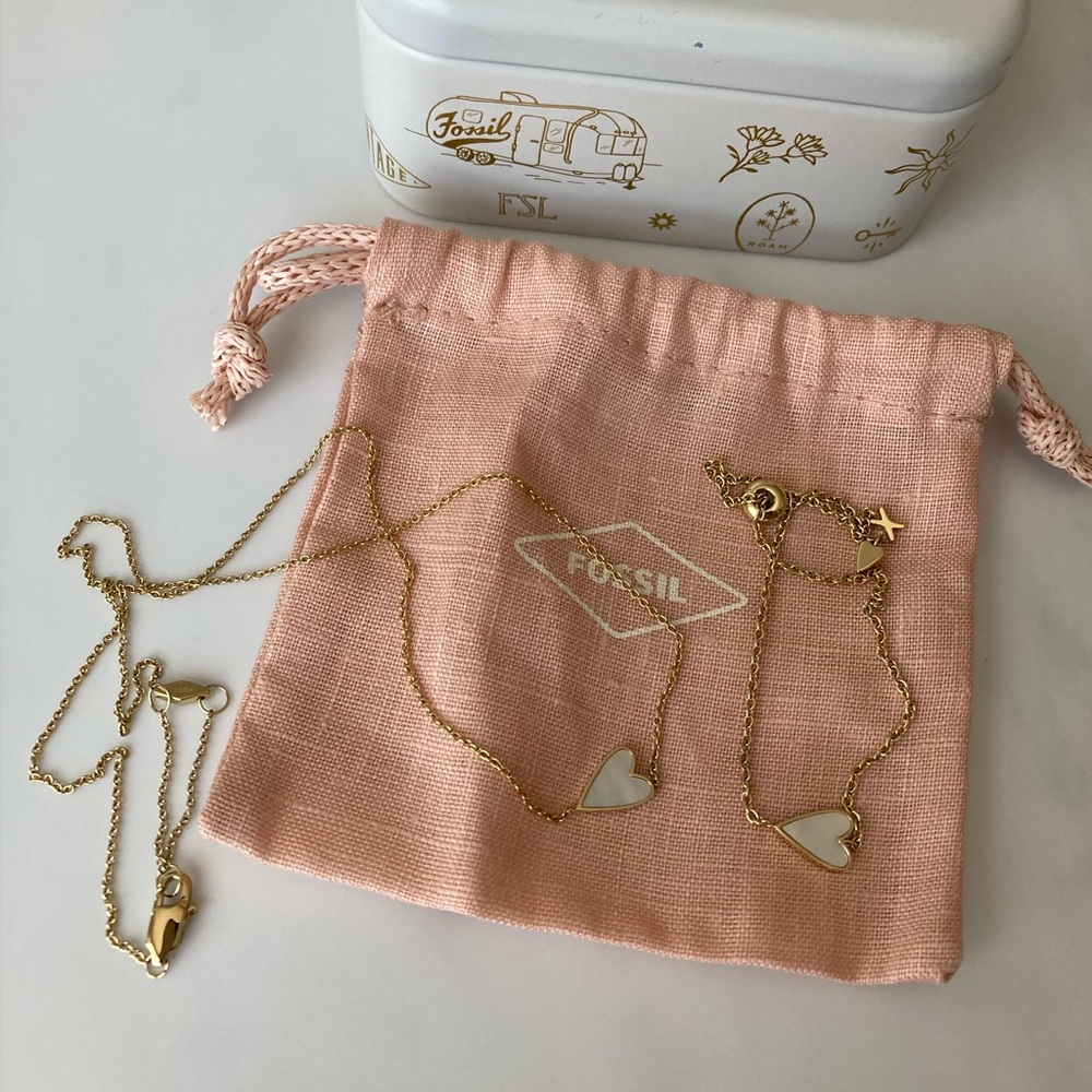 Fossil Mother-of-Pearl Station necklace and bracelet set